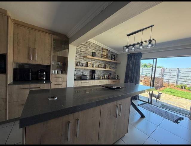 5 BEDROOM HOUSE FOR SALE IN RIVERSDALE